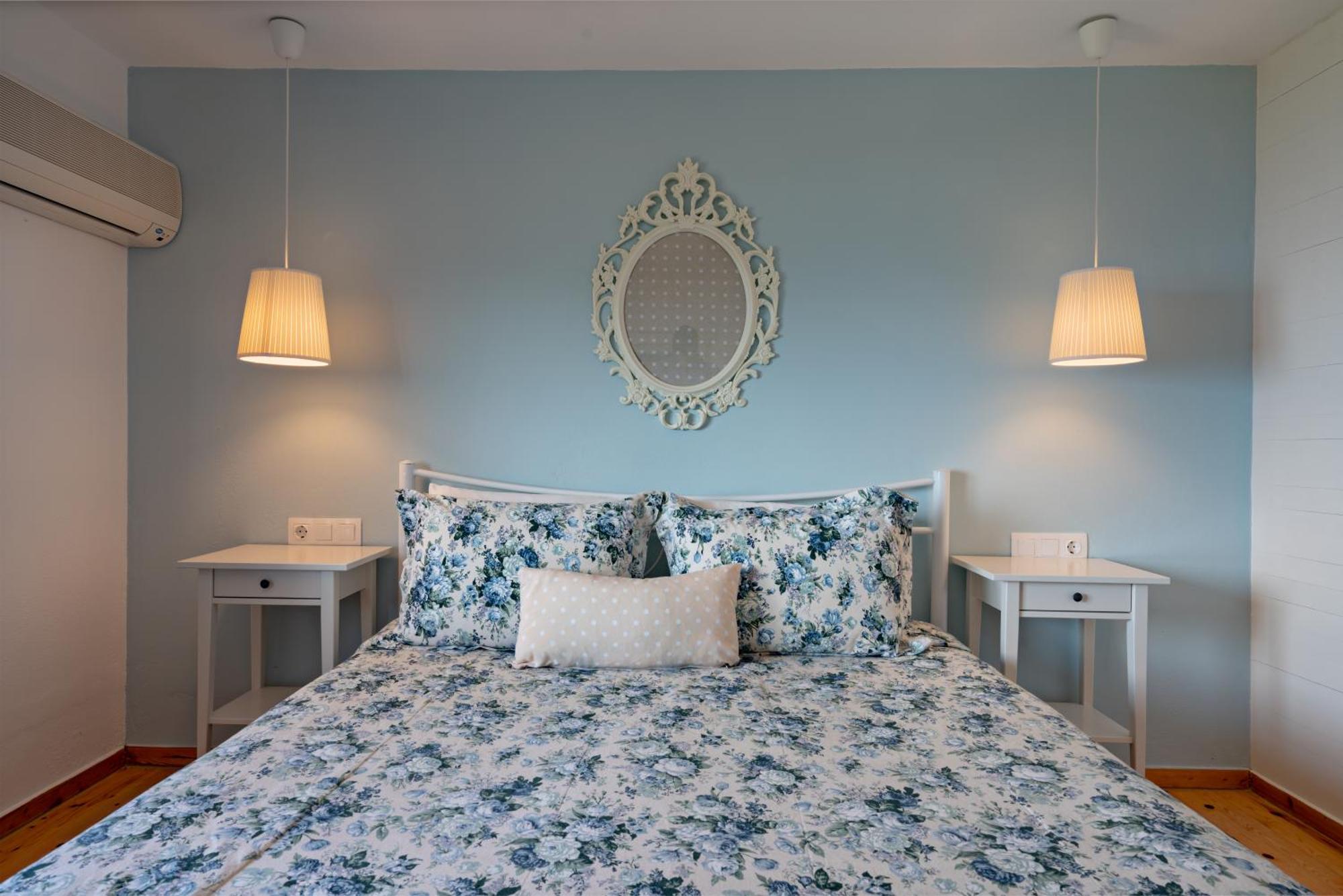 The Village Apartments Плакиас Экстерьер фото