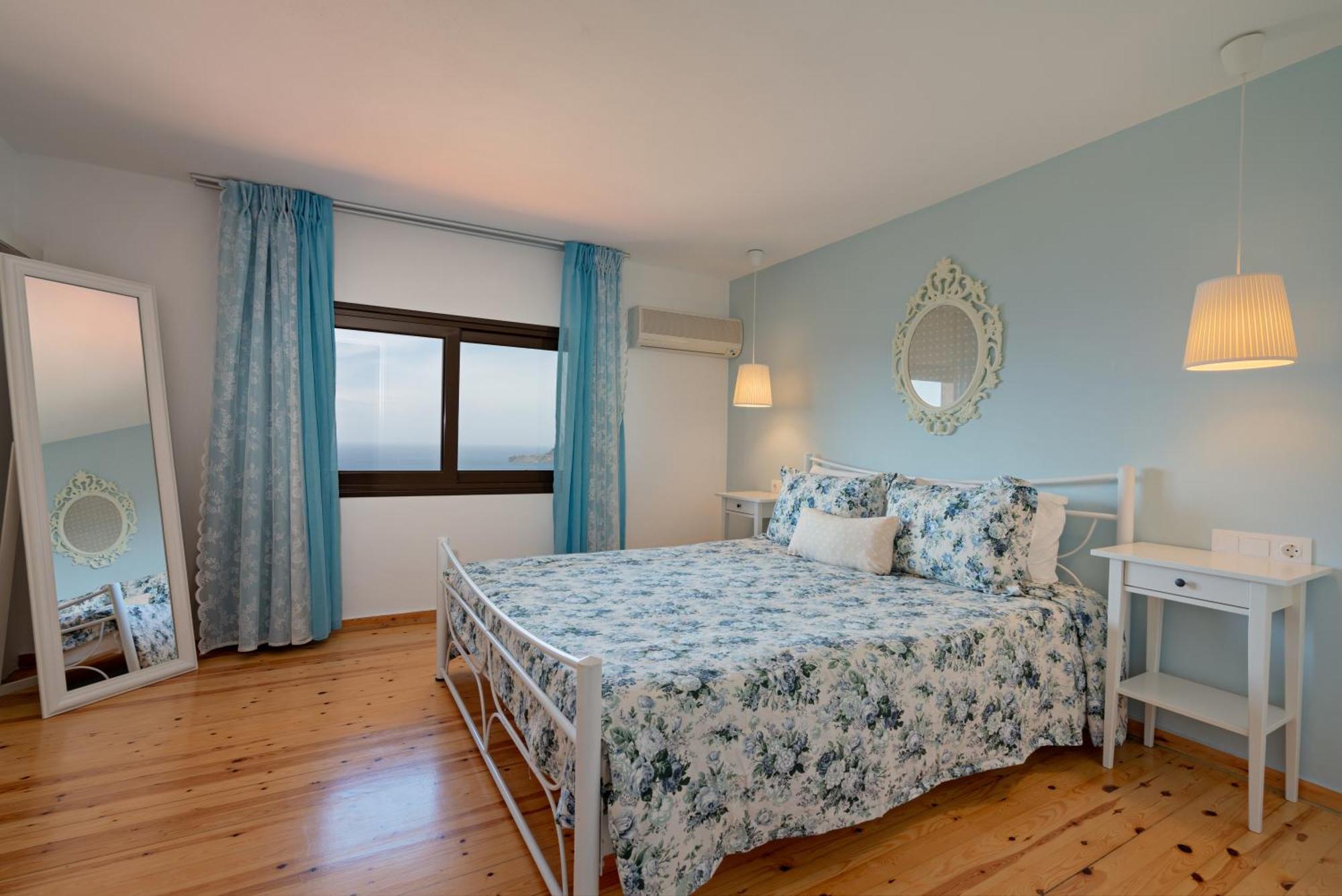 The Village Apartments Плакиас Экстерьер фото