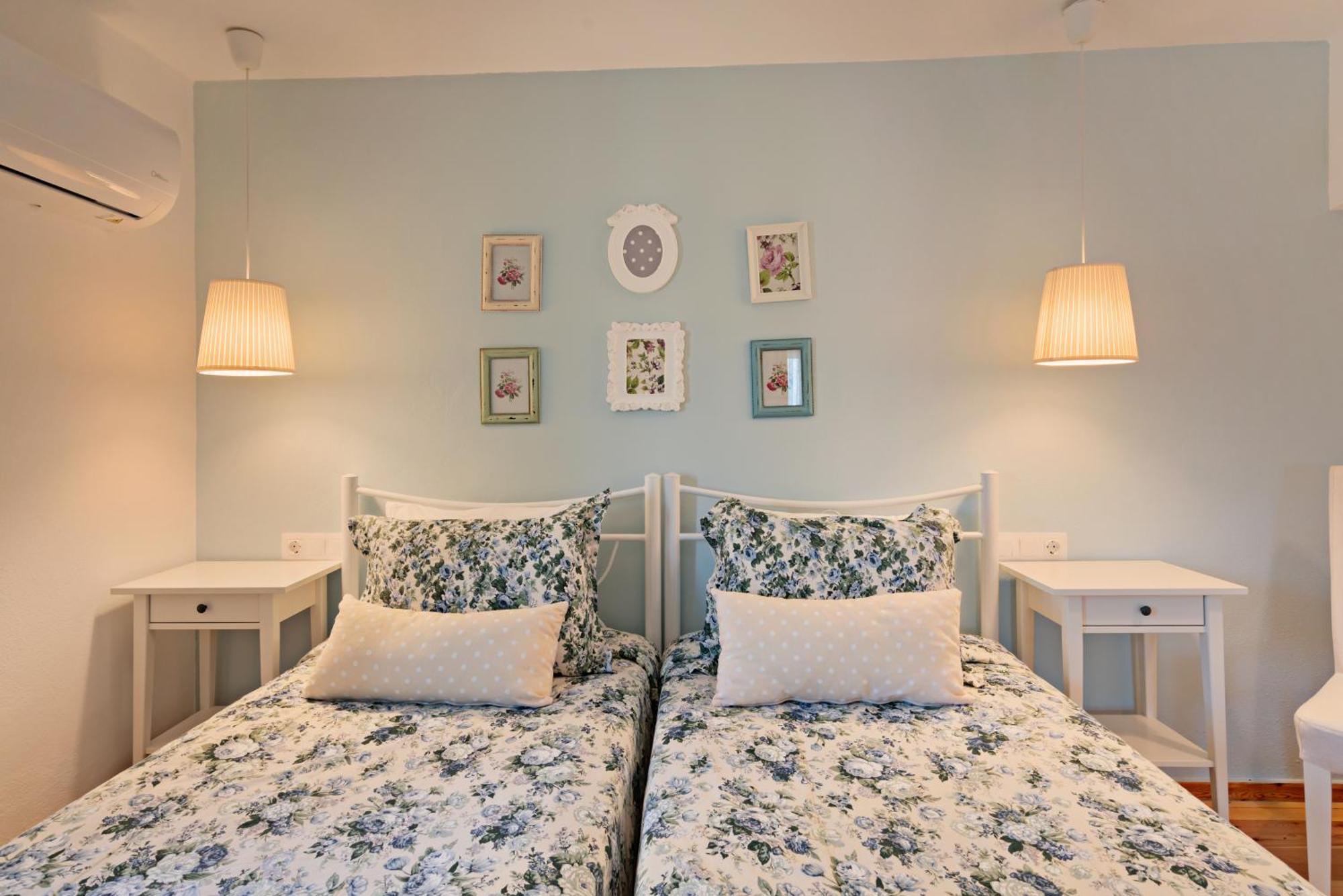 The Village Apartments Плакиас Экстерьер фото