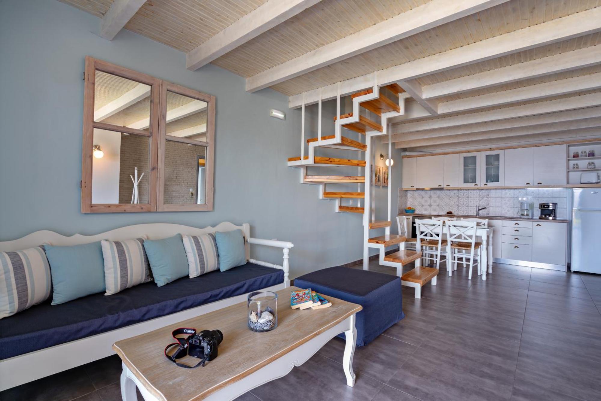The Village Apartments Плакиас Экстерьер фото