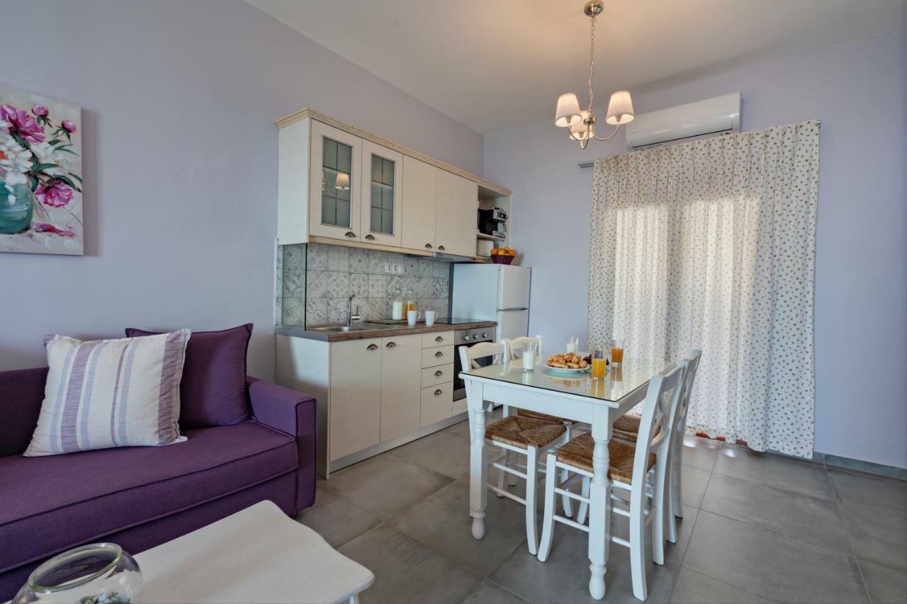 The Village Apartments Плакиас Экстерьер фото
