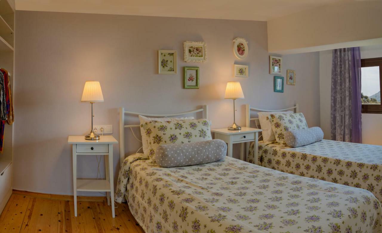 The Village Apartments Плакиас Экстерьер фото