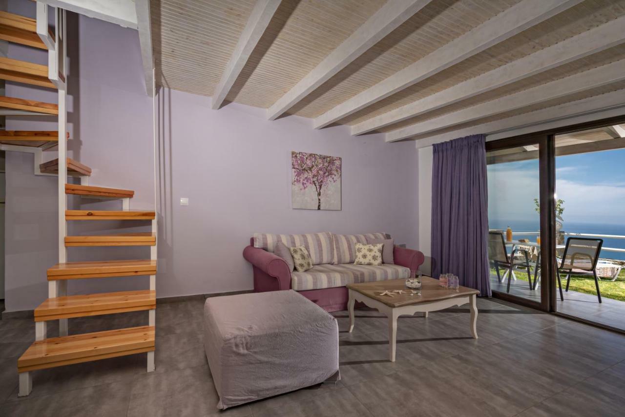 The Village Apartments Плакиас Экстерьер фото