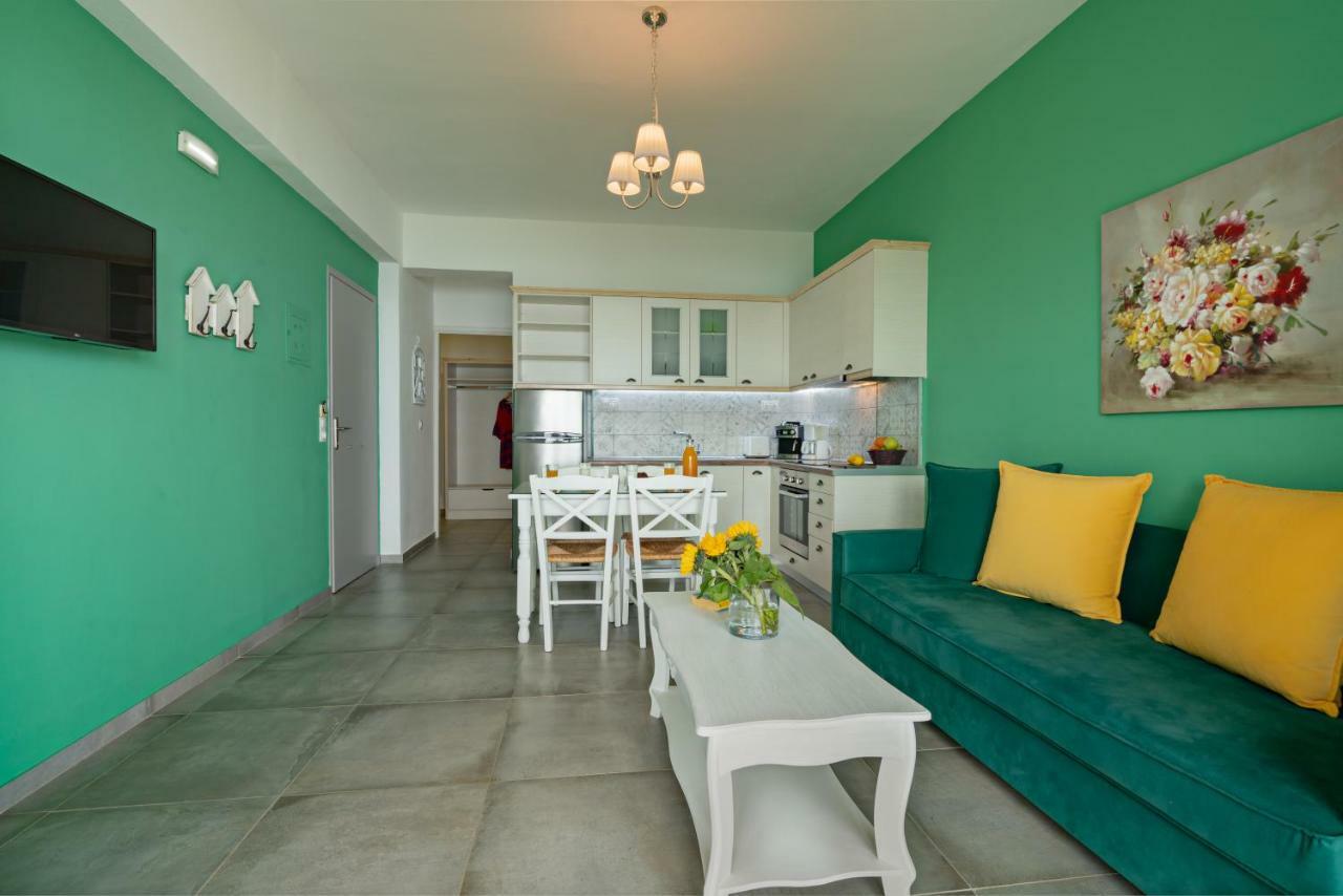 The Village Apartments Плакиас Экстерьер фото